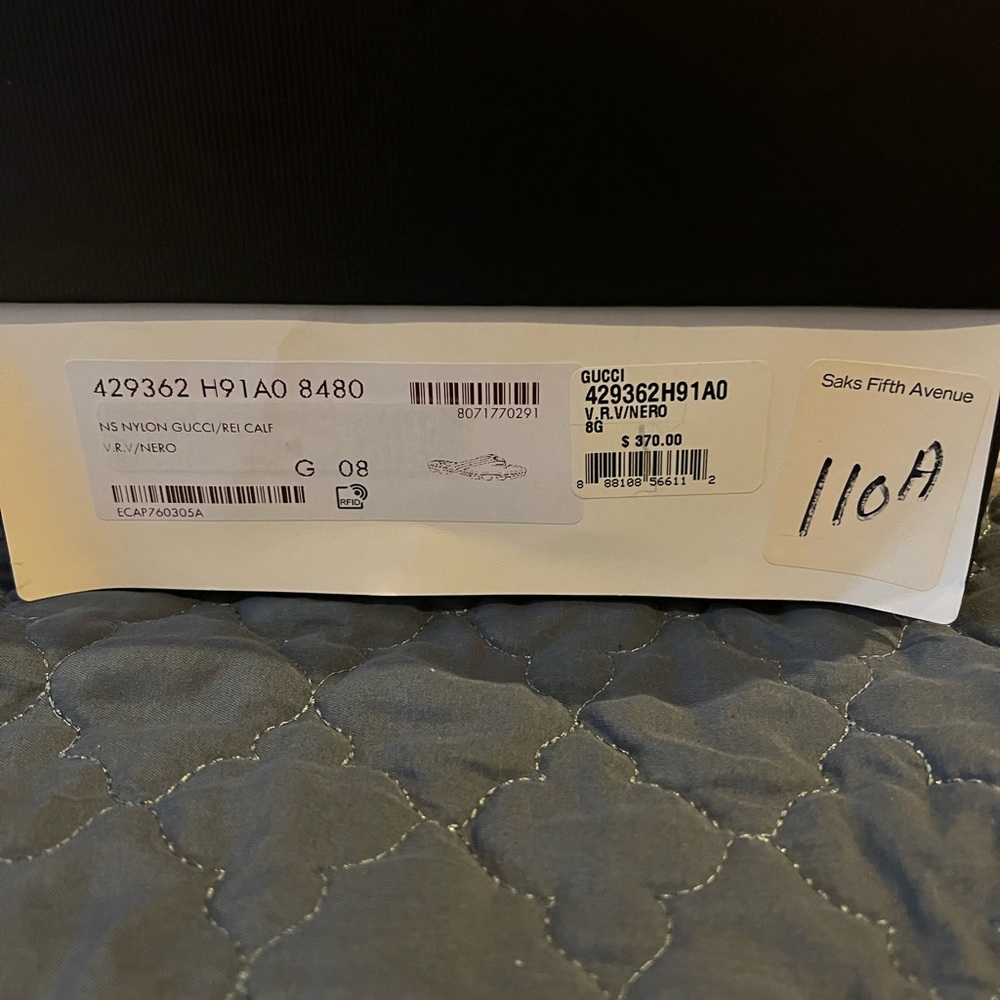Men Gucci slide authentic worn once